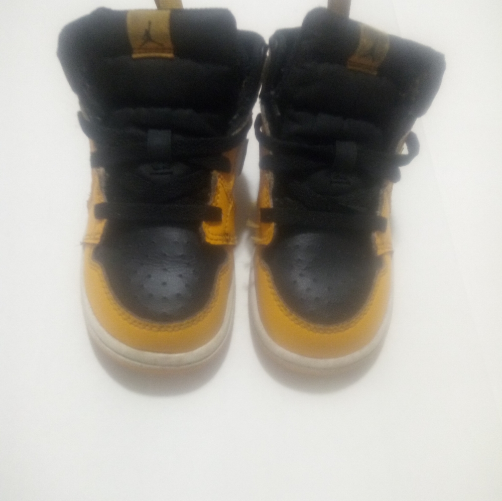Toddler boy yellow & black nike